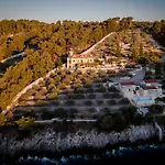 Unique Seaside With Pool