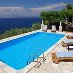 Villa Unique Seaside With Pool Vela Luka