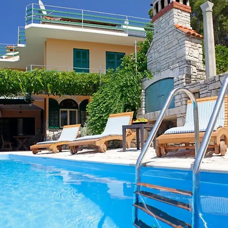 Unique Seaside With Pool *