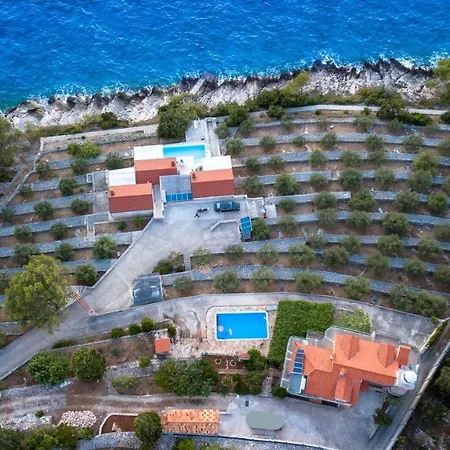 Unique Seaside With Pool *