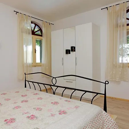 Unique Seaside With Pool Villa Vela Luka