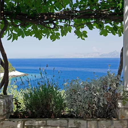 Vila Unique Seaside With Pool *